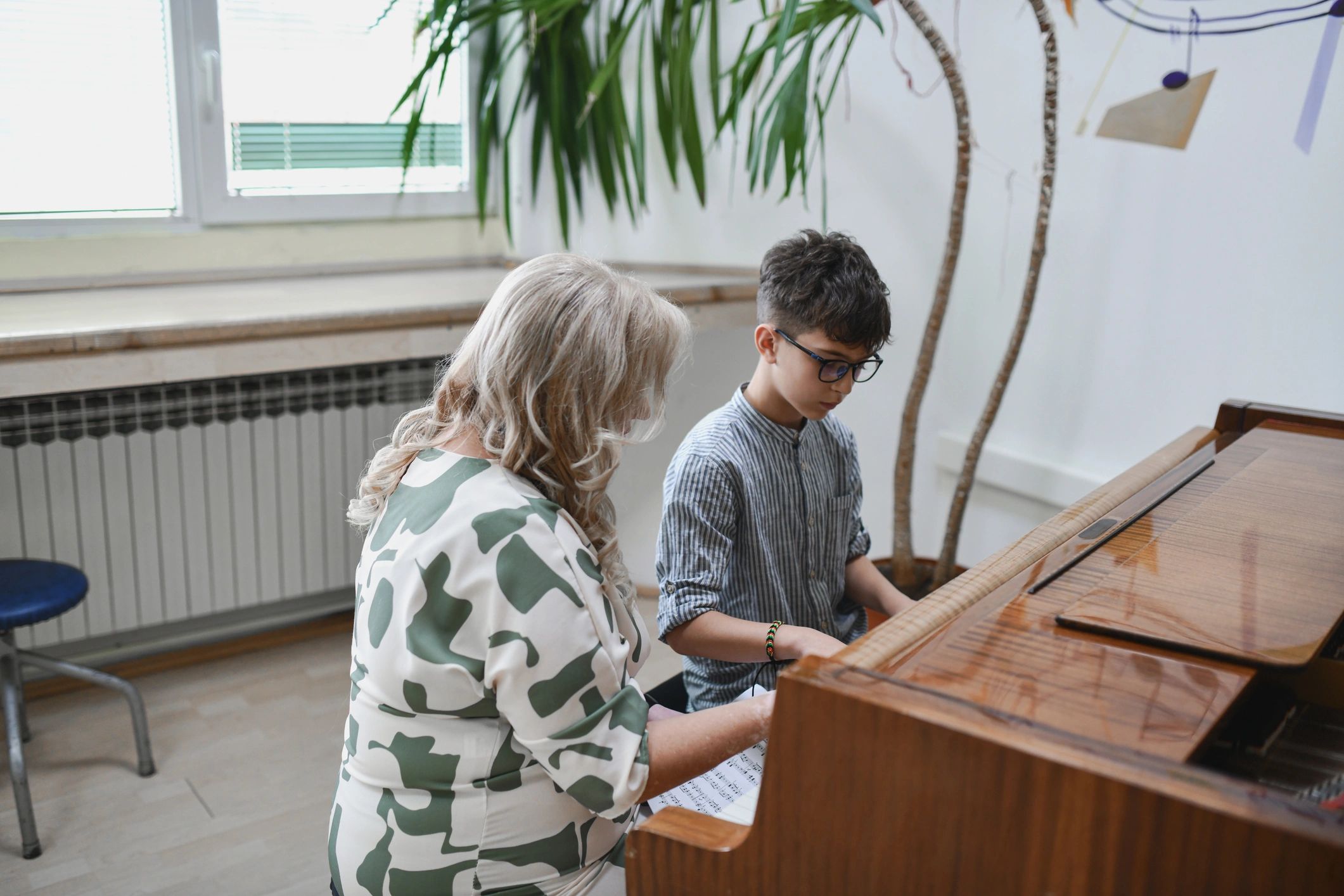 Piano lesson in progress